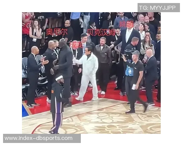 明星聚会小贝与成龙姚明奥尼尔同框自拍引发热议