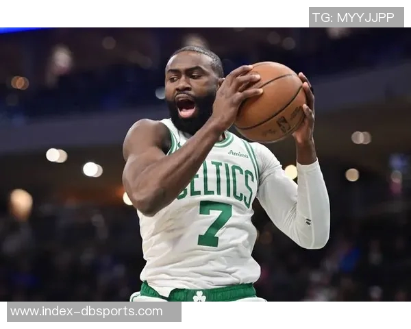 追梦之路:杰伦布朗引领绿军奋勇争先展现无畏斗志 追梦之路:杰伦布朗引领绿军奋勇争先展现无畏斗志