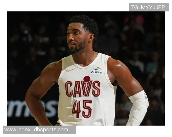 小米切尔助攻12次展现控卫实力努力帮助队友轻松得分