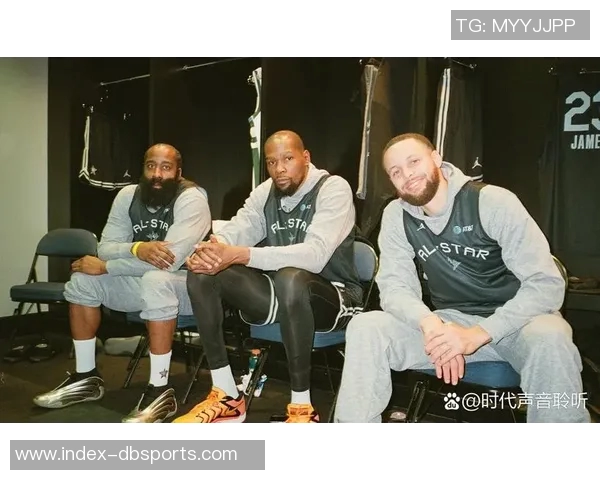 哈登晒世界杯用球合照引发中文译名三重浪热潮